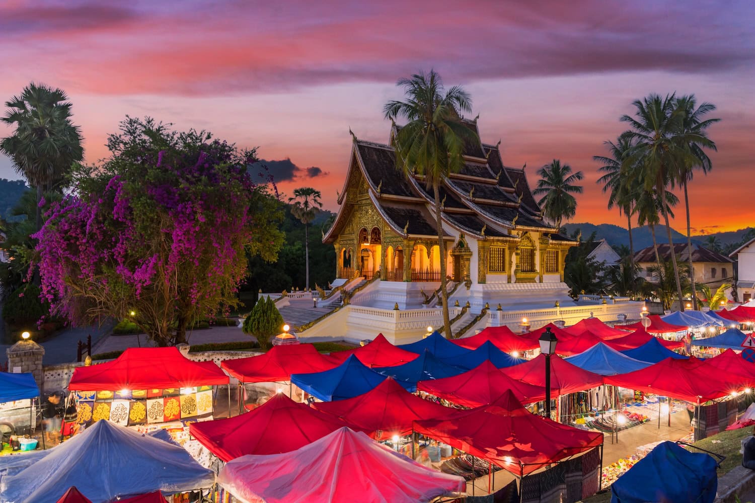 Nachtmarkt in Luang Prabang in Laos