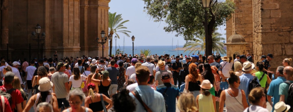 Touristenmassen vor der Kathedrale von Santa Maria von Palma