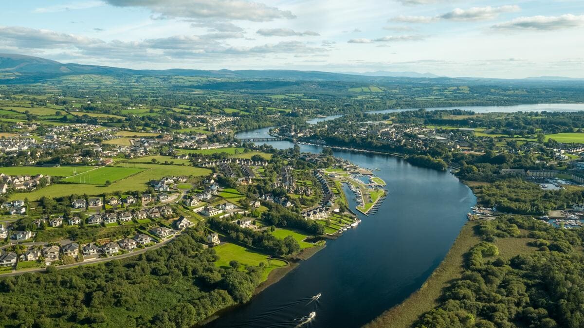 Killaloe am Ufer des Shannon von oben