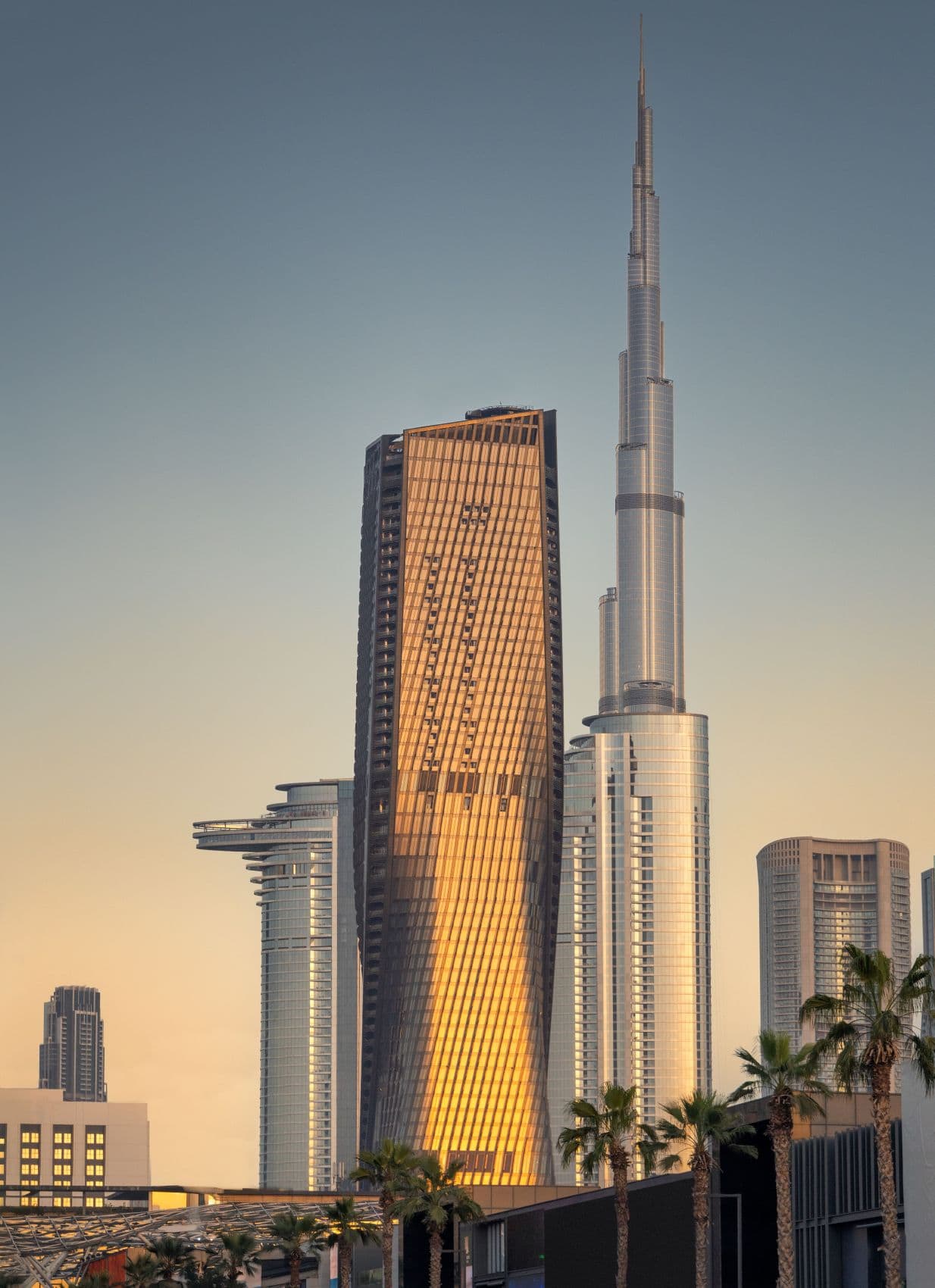 Blick von außen auf das neue Mandarin Oriental Downtown Dubai 