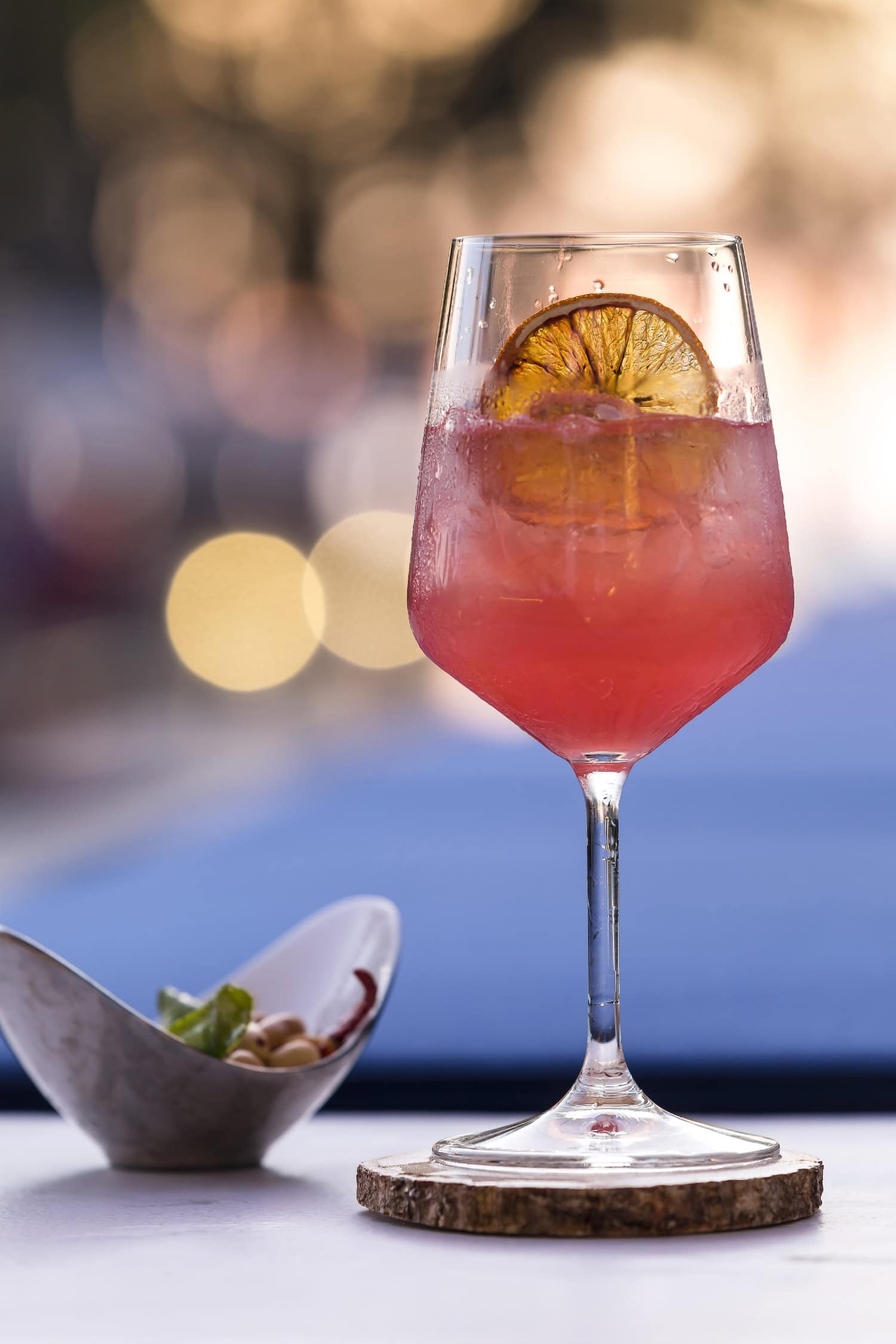 roter Cocktail beim Urlaub in Thailand