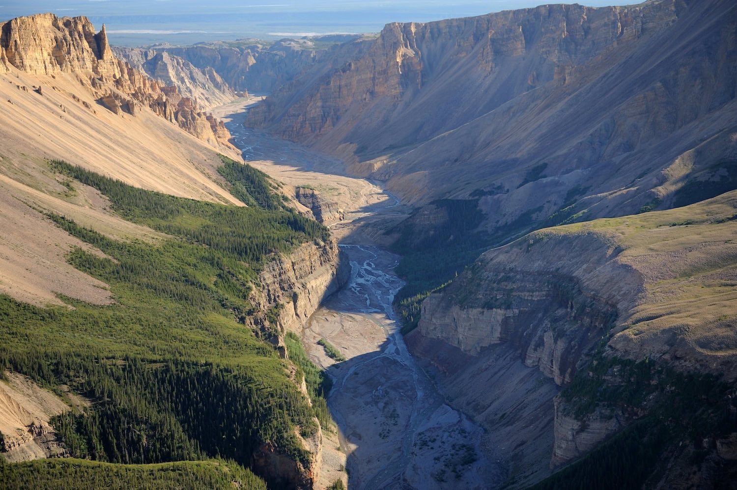 Canol Trail, Dodo Canyon, Mackenzie Mountains, air tour
Photo Credit:Hans Pfaff/NWT Tourism