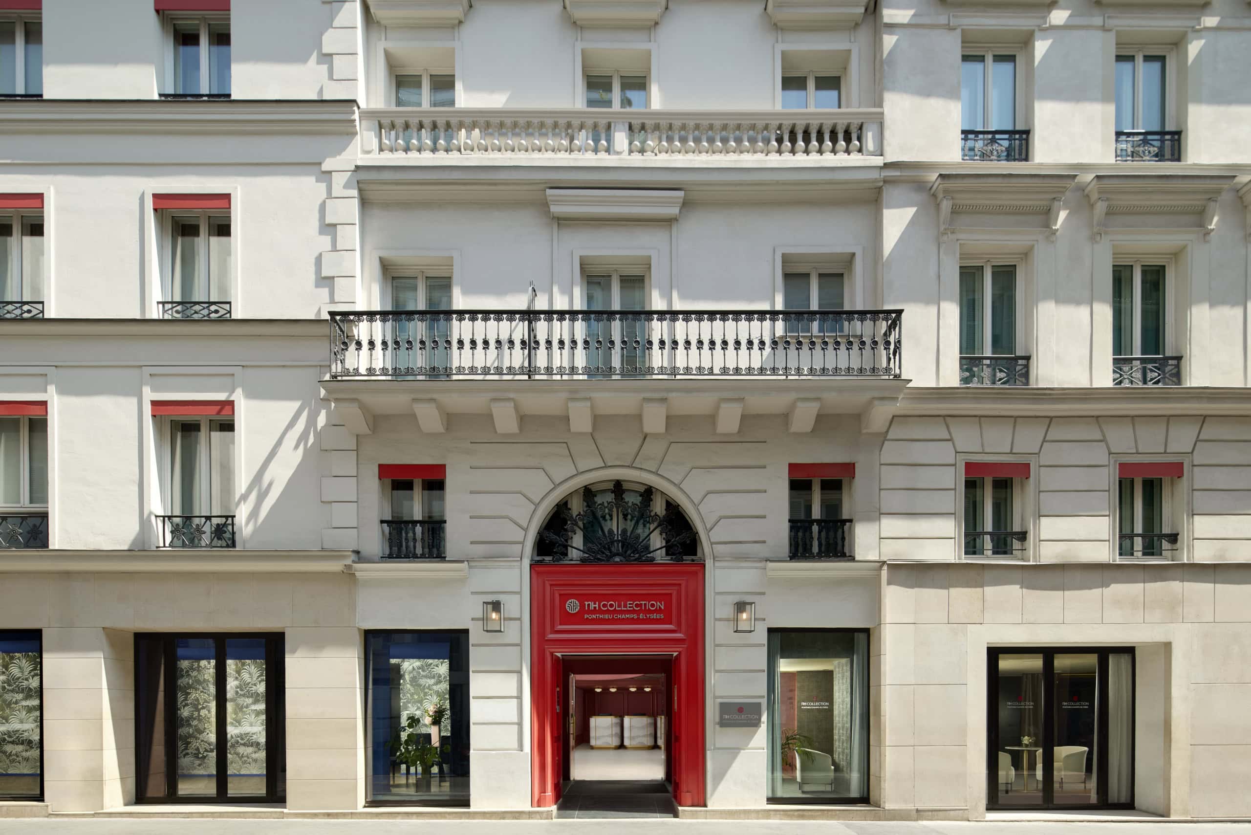 NH Collection Paris Ponthieu Champs-Élysées, Helle Fassade, Altbau, Roter Eingang