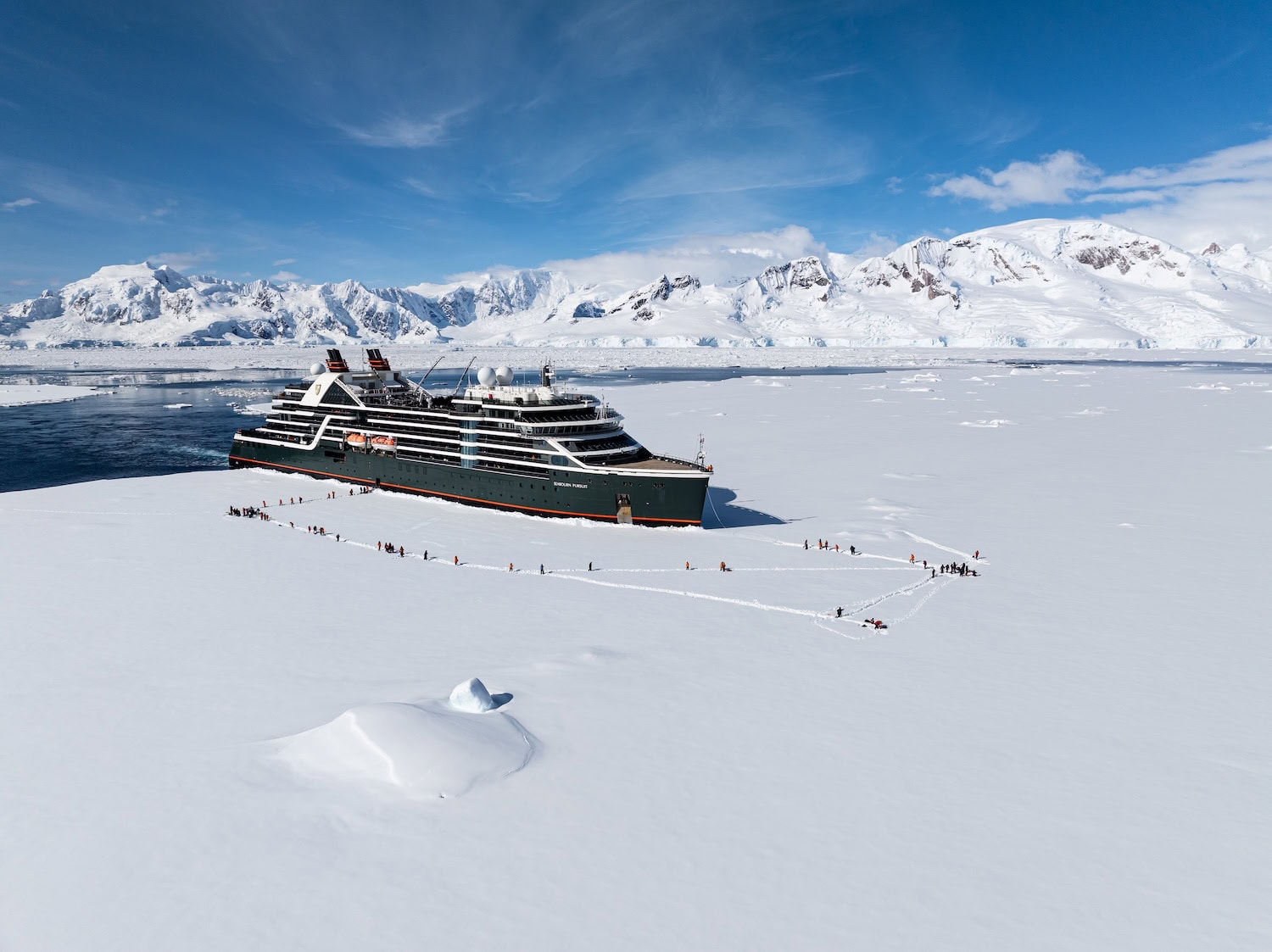 Seabourn Kreuzfahrtschiff in der Antarktis