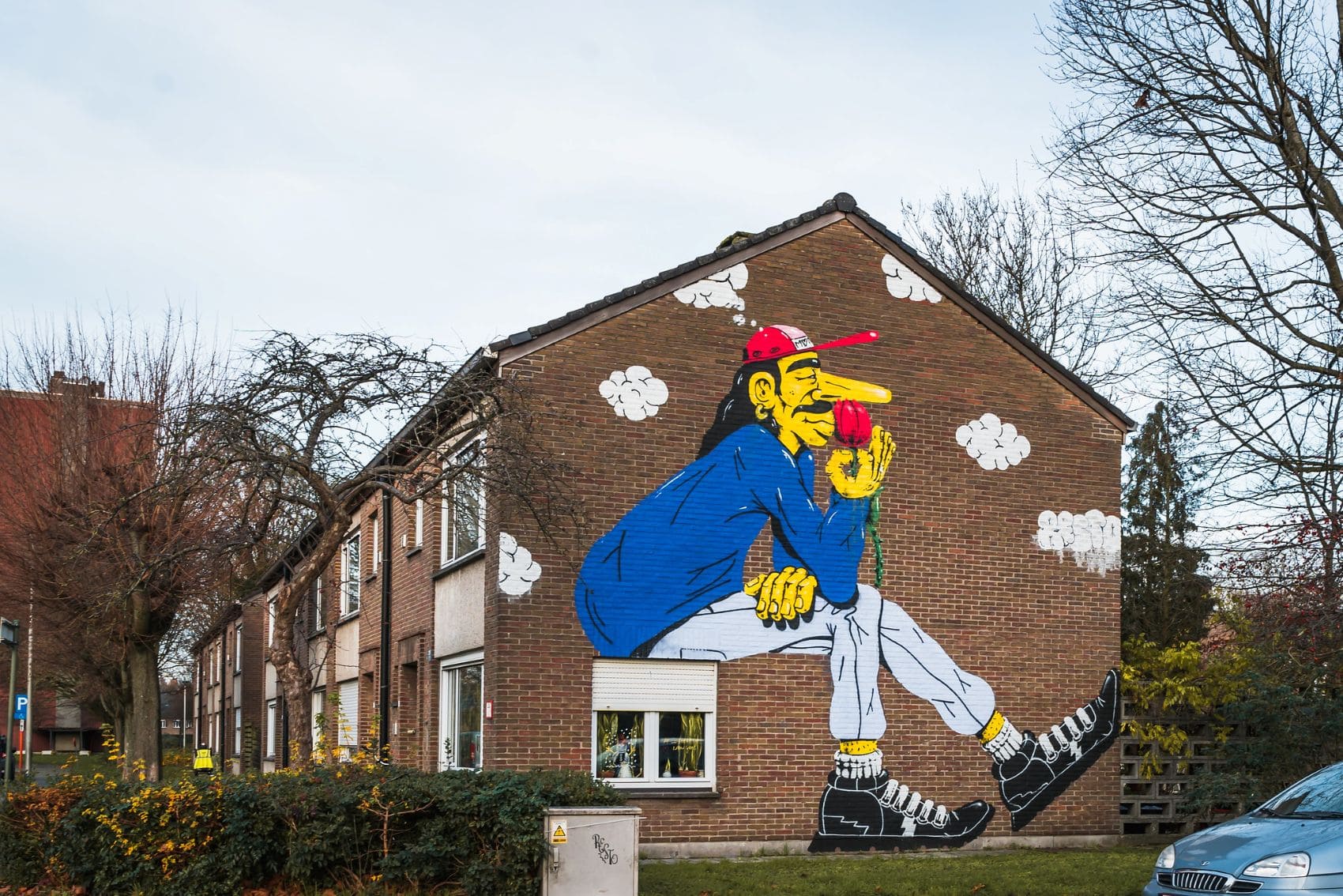 Riesige Comicfigur auf Wand auf Wohnhaus in Gent 