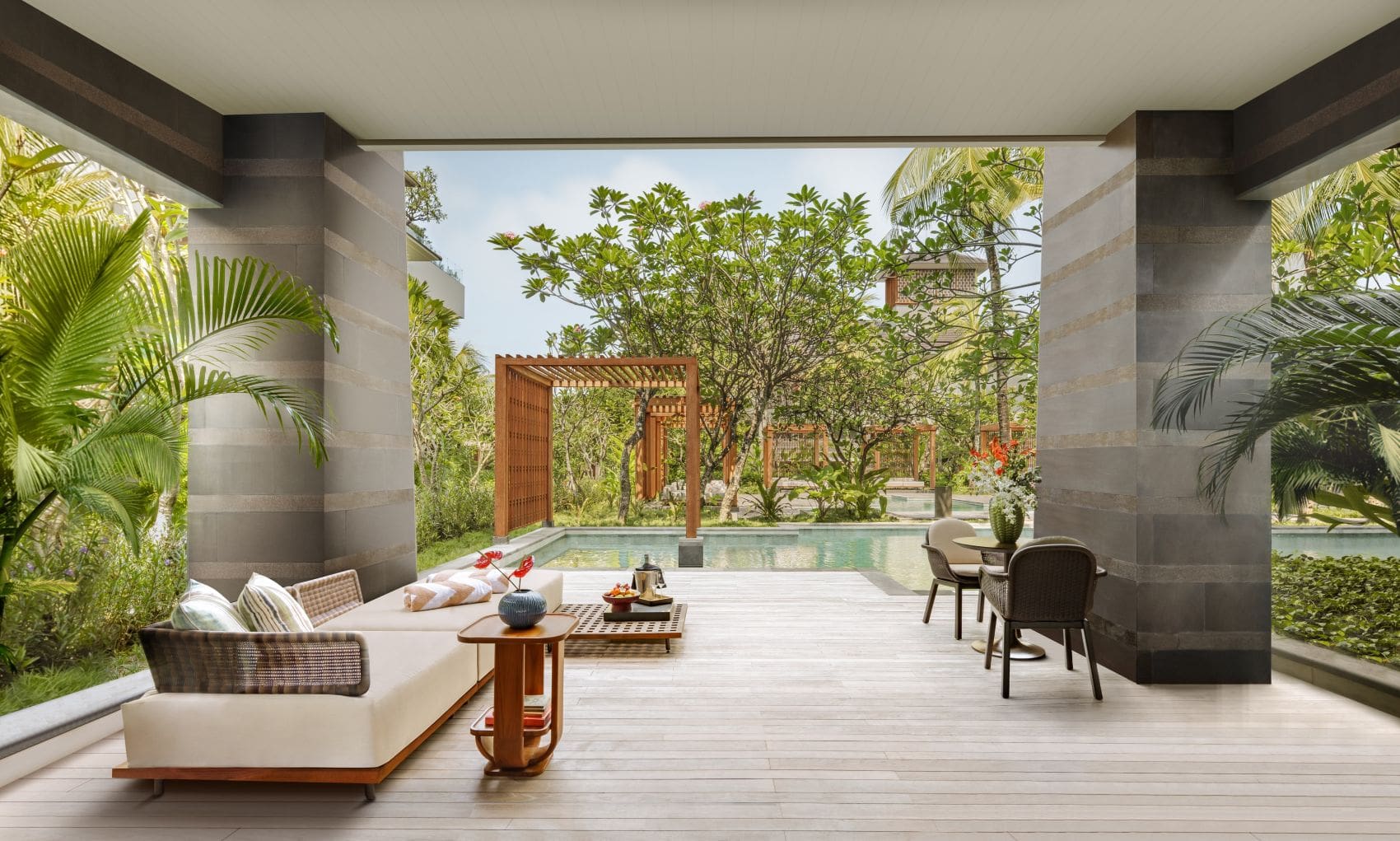 Zugang zur Lagune einer Suite im Regent Bali Canggu