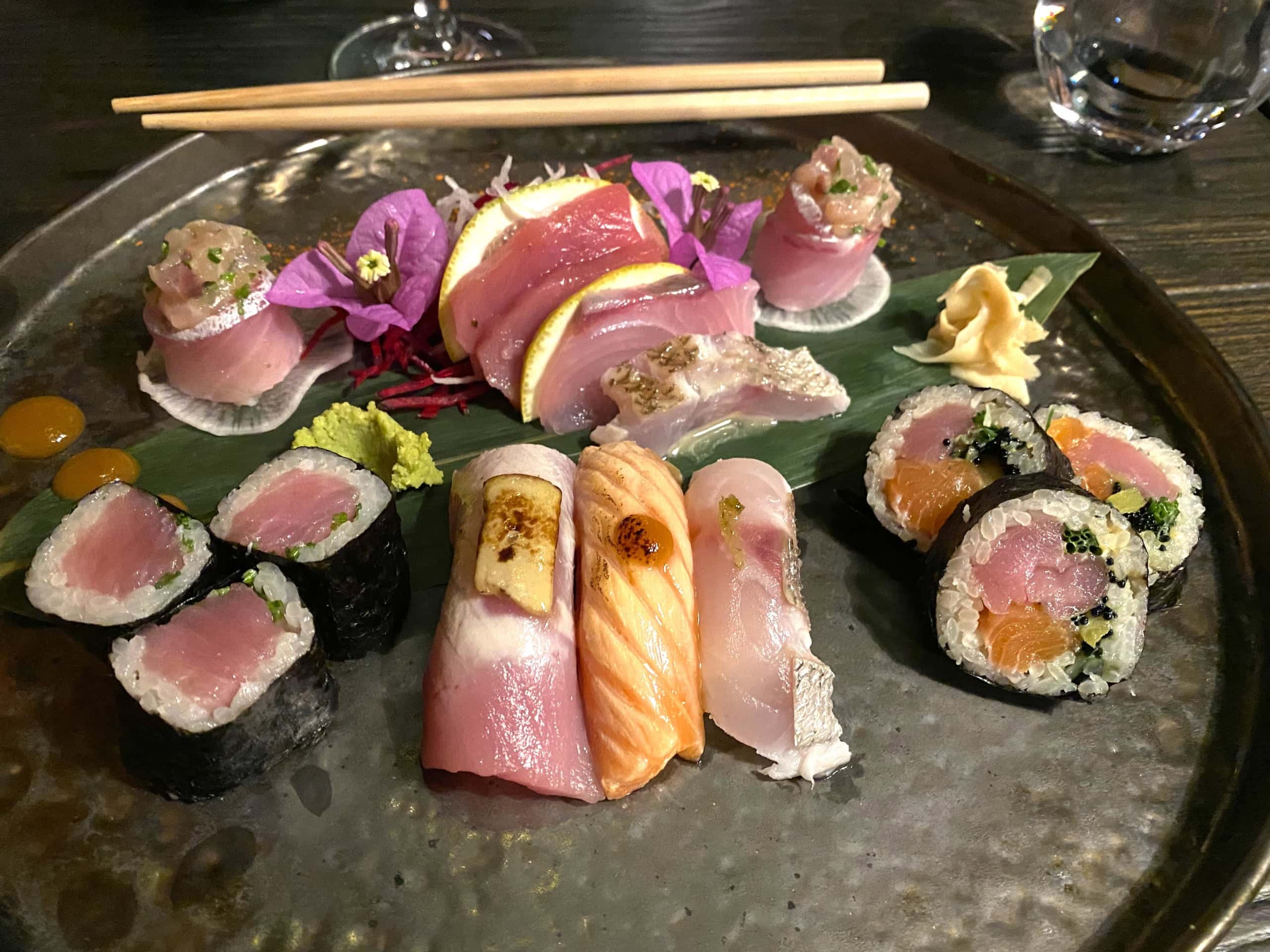 Sushi-Auswahl in der »Mirante Rooftop Bar« auf São Miguel 