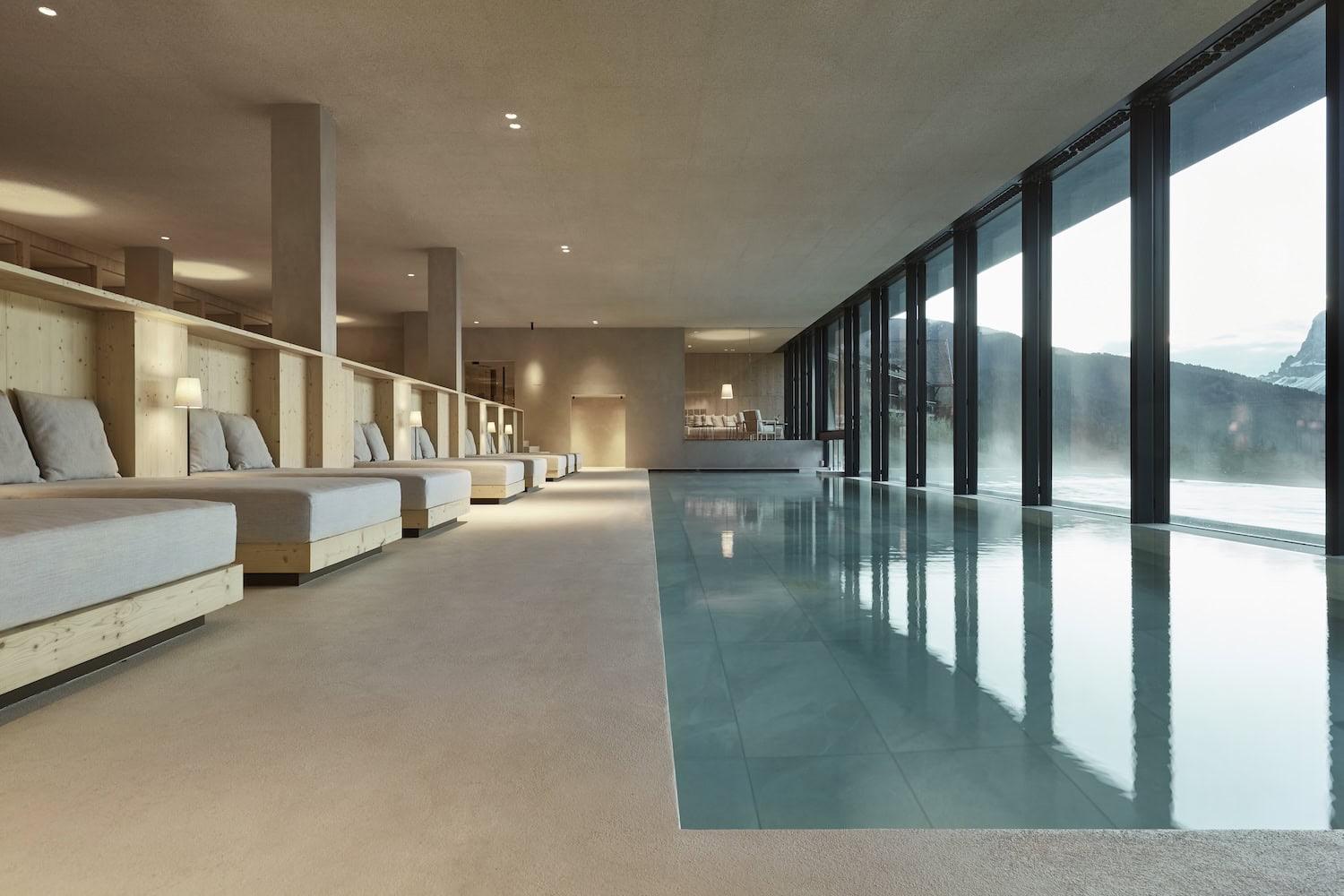 Pool im Hotel Forestis in Südtirol