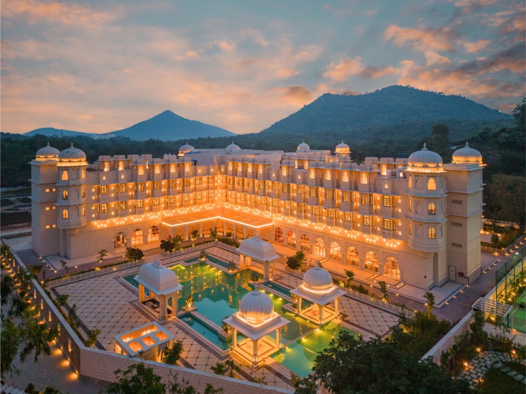 Das neue Wyndham Grand Udaipur Fateh Sagar Lake in Indien.