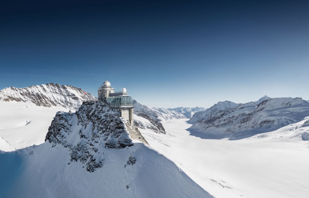 das Jungfraujoch in der Schweiz von oben