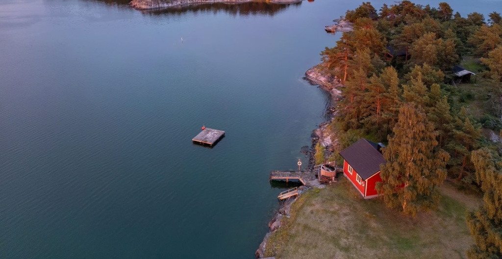 Blick auf die Insel Fagerholm in Finnland aus der Vogelperspektive