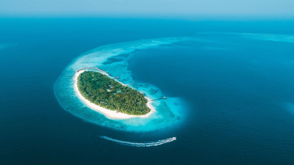 Insel NH Collection Maldives Reethi Resort aus der Vogelperspektive