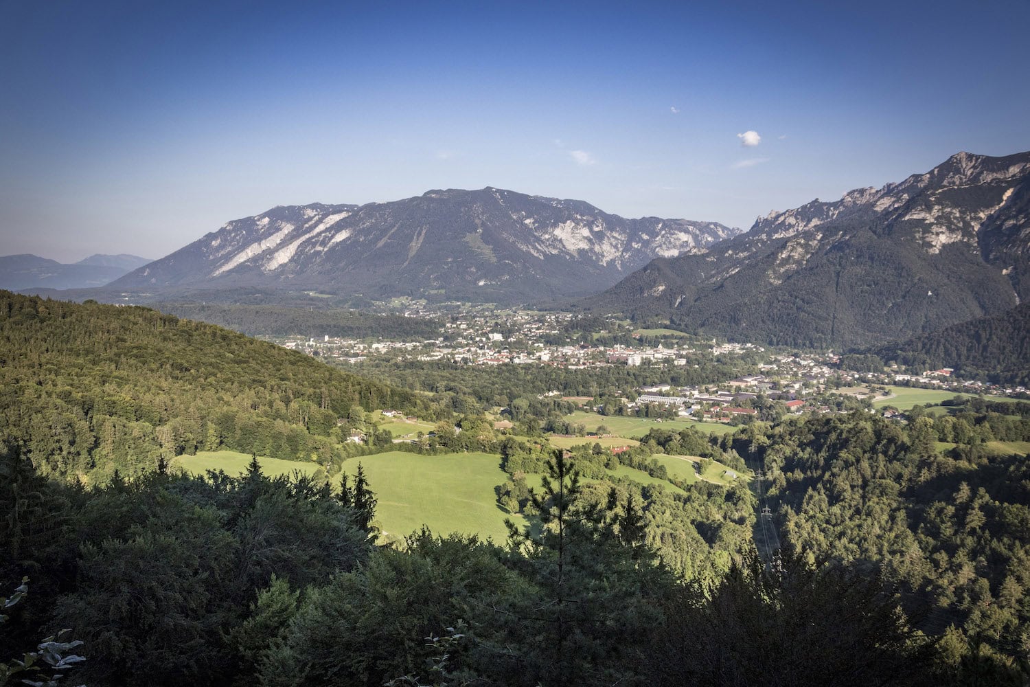 Blick vom Nonner Oberland auf die Alpenstadt Bad Reichenhall.