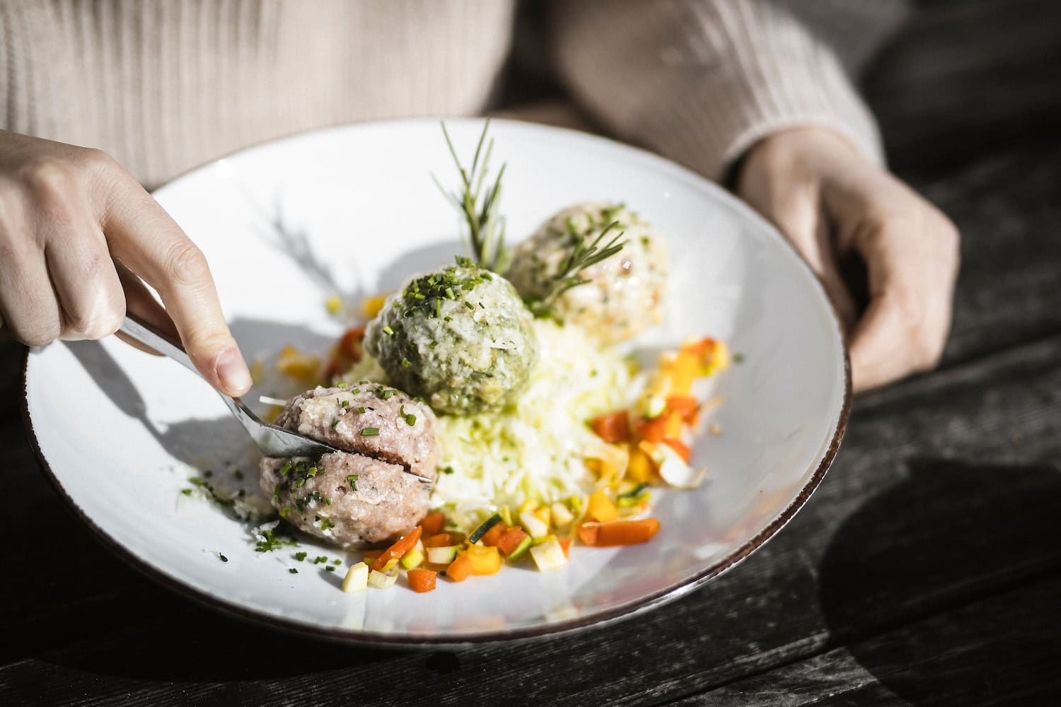 Die Küche im Ahrntal in Südtirol klingt bodenständig, schmeckt großartig.