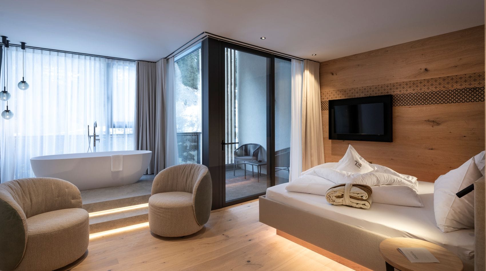 Juniorsuite Vertain mit Badewanne im Hotel Die Post am Ortler