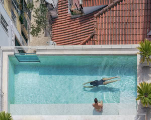 Der Pool des Hotels.