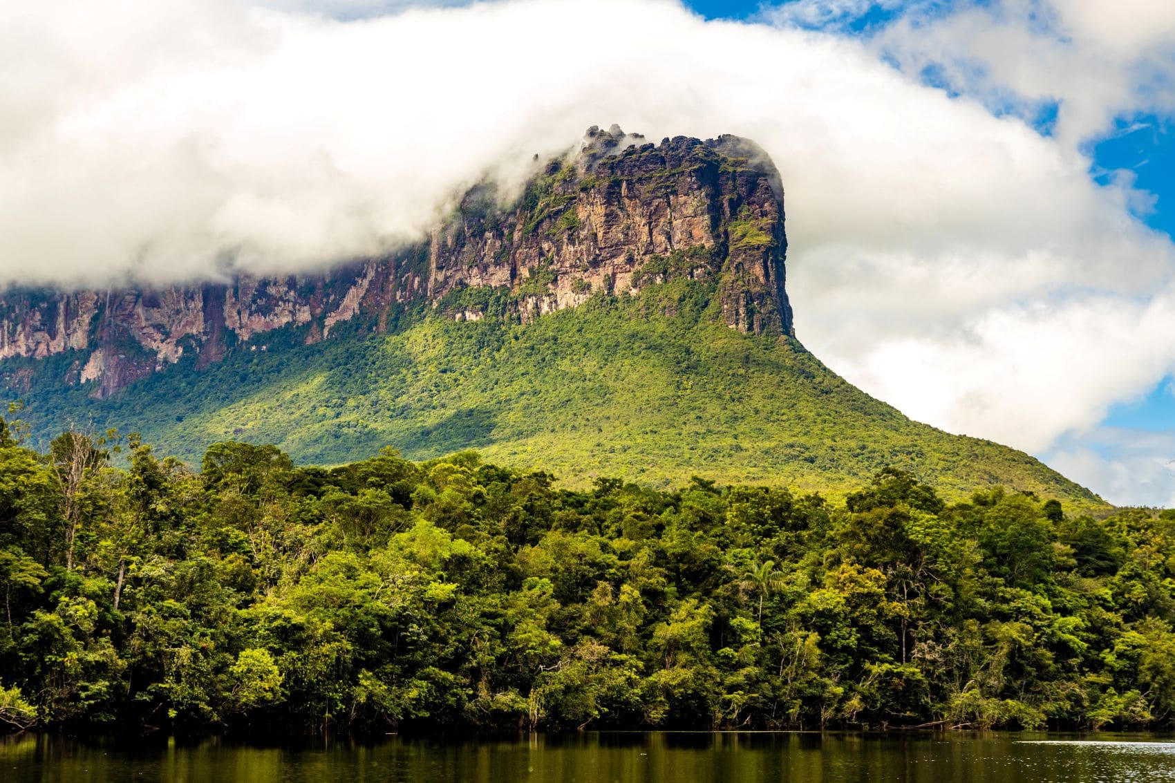 Tafelberg im Nationalpark Canaima in Venezuela 