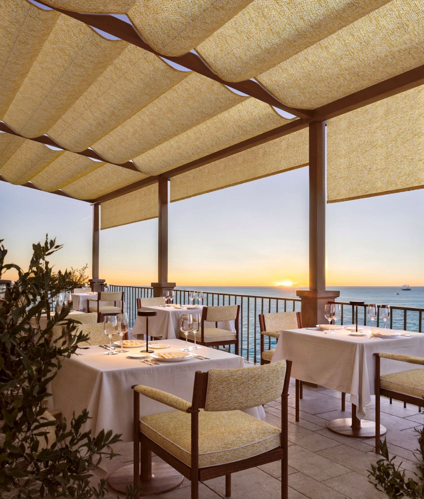 Restaurant mit Blick über das Meer im Hotel Margalida auf Mallorca