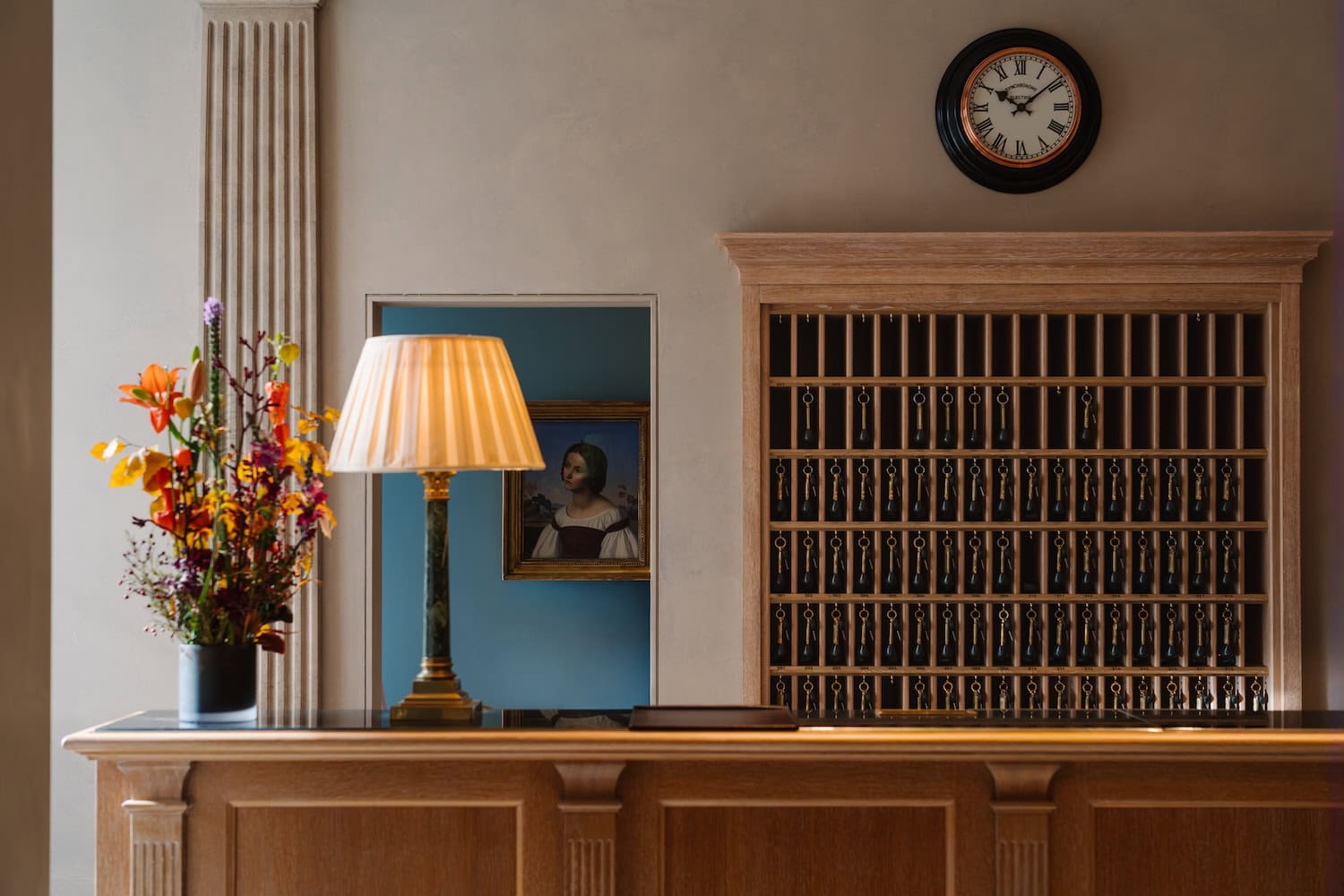 Lobby im Brenners Park Hotel & Spa mit den altmodischen Schlüsseln, die aber hochmodern sind