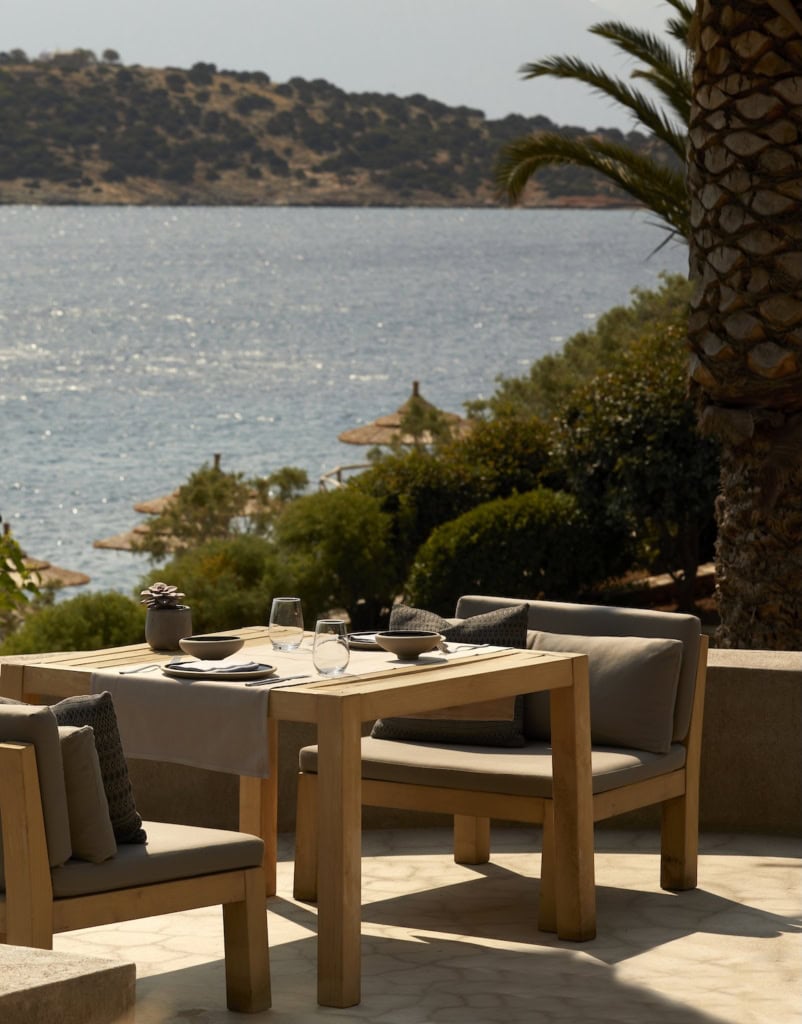 Tisch im Minos Palaces andSuites in Griechenland