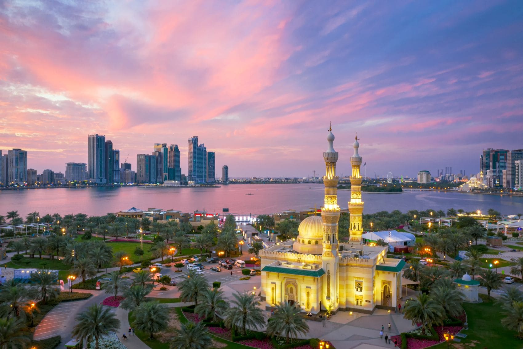 Panoramablick über Sharjah in den Vereinigten Arabischen Emiraten 