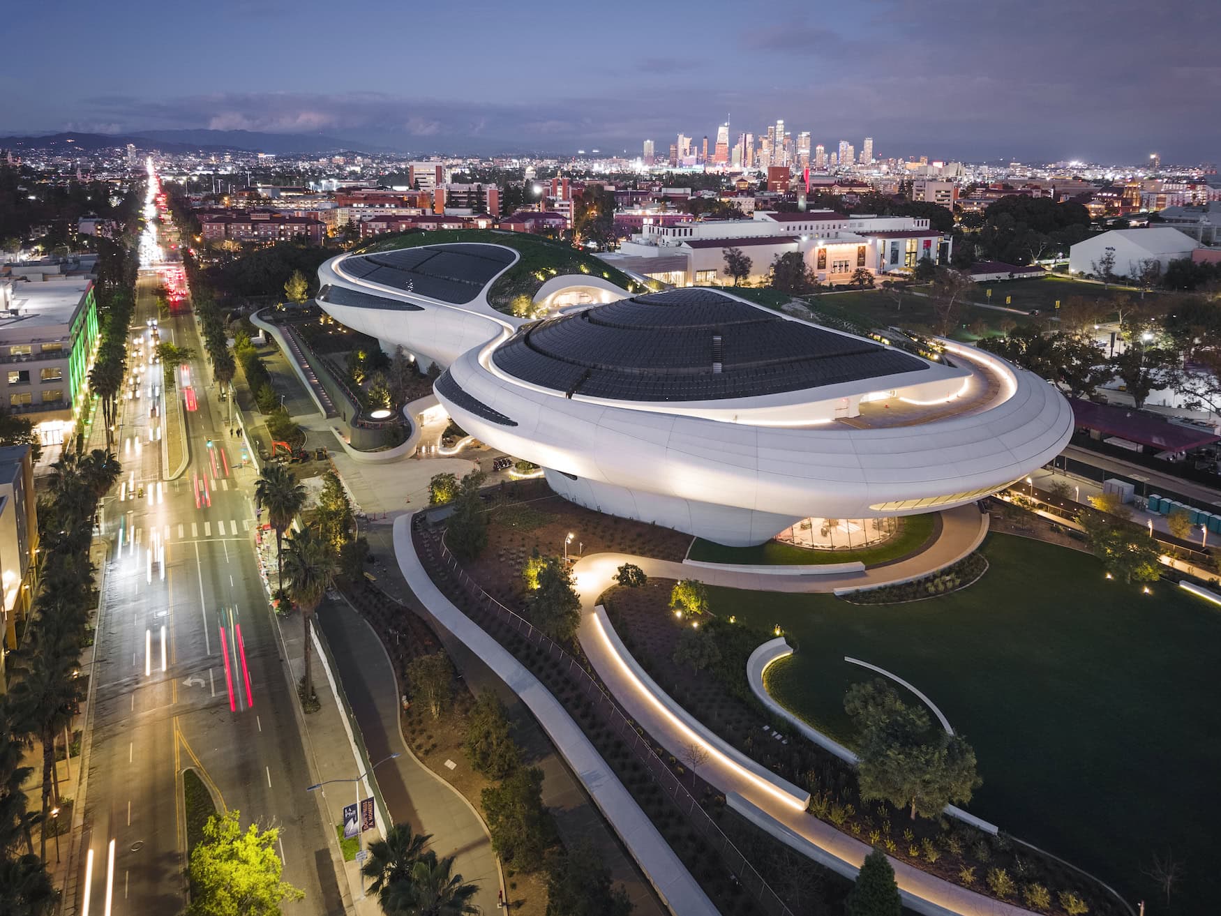 Ein Museum, dass die Kunstwelt in ein neues Licht rückt: Foto: The Lucas Museum of Narrative Art in L.A.