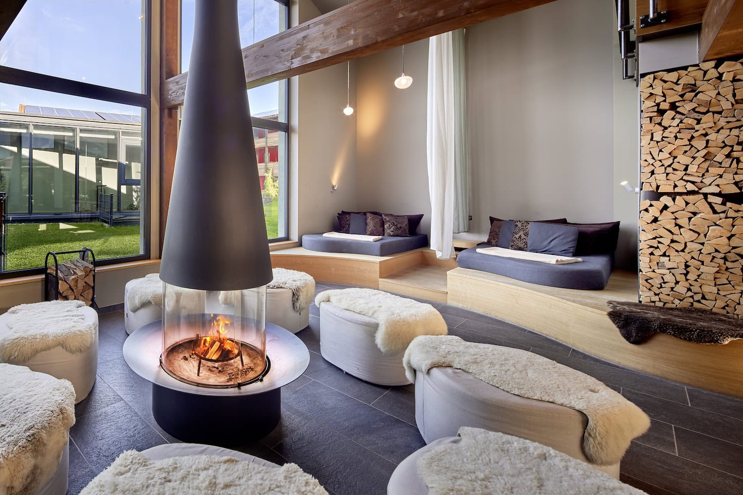 Kaminlounge im Ulrichshof im Bayrischen Wald.