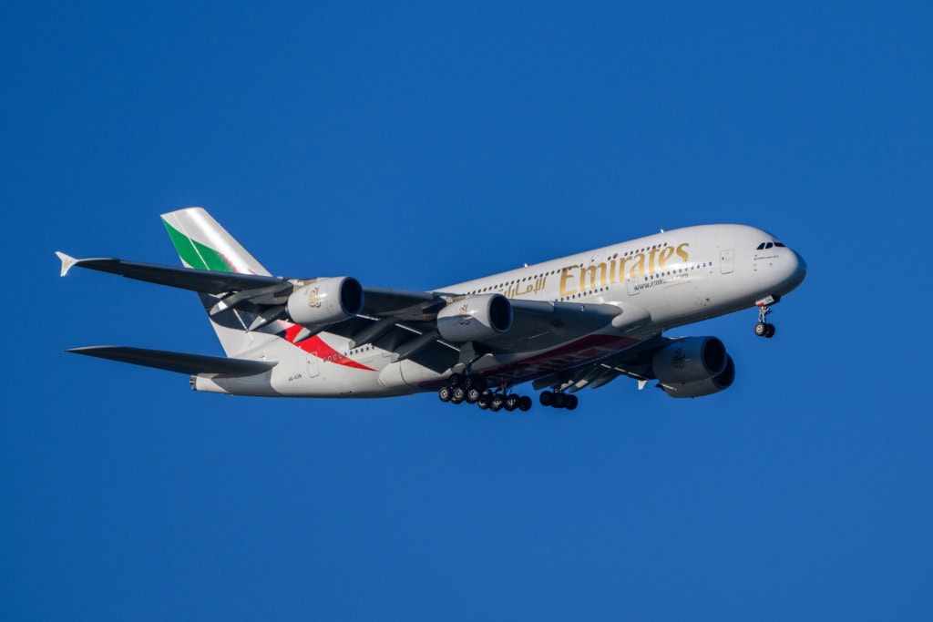 Ein Flugzeug von Emirates.