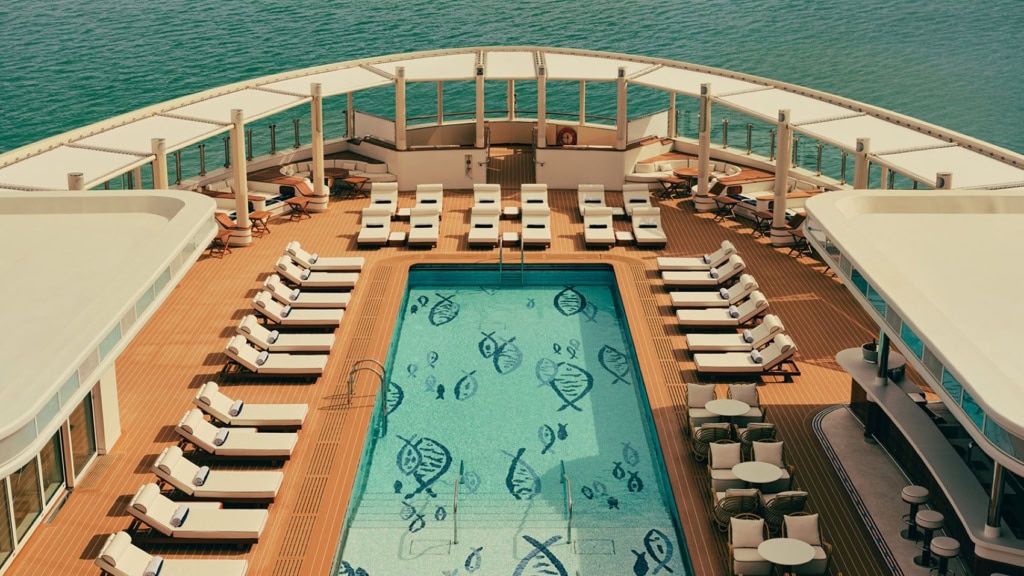 Außendeck mit Pool auf der Four Seasons Yacht