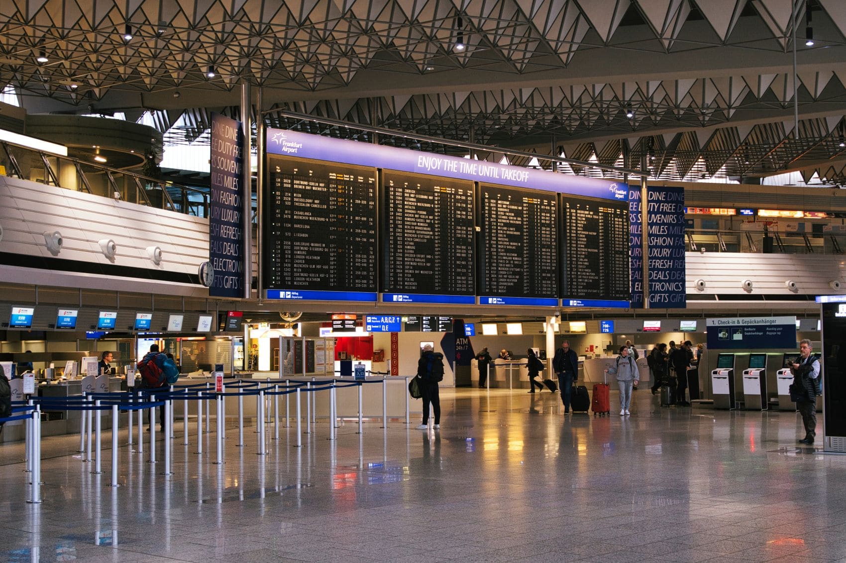 Abflughalle im Frankfurter Flughafen 