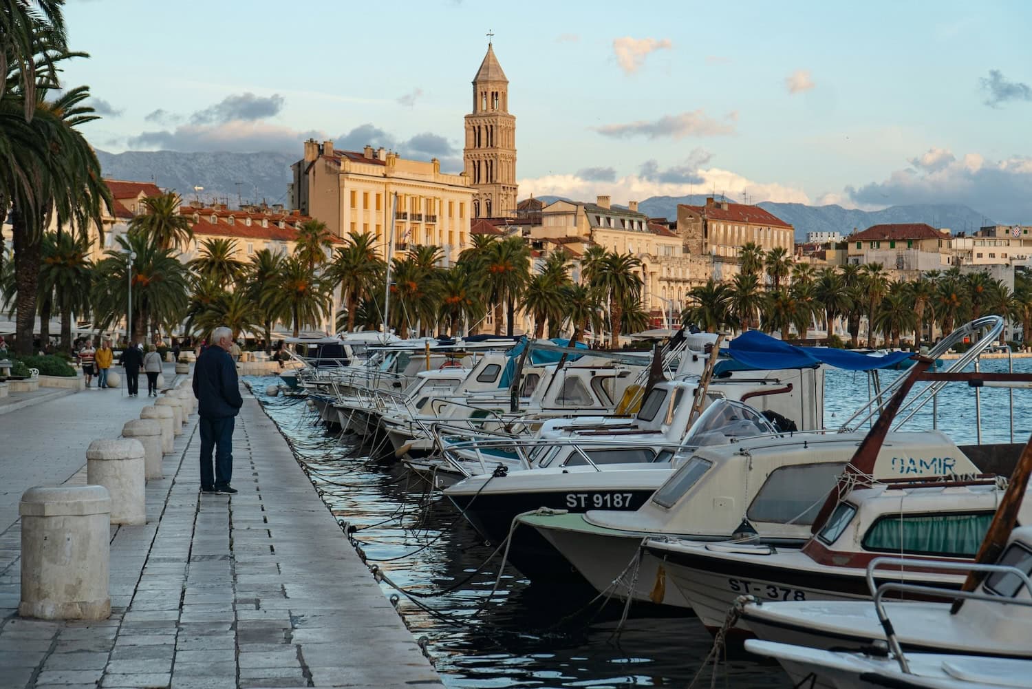 Hafenpromenade in der Altstadt von Split