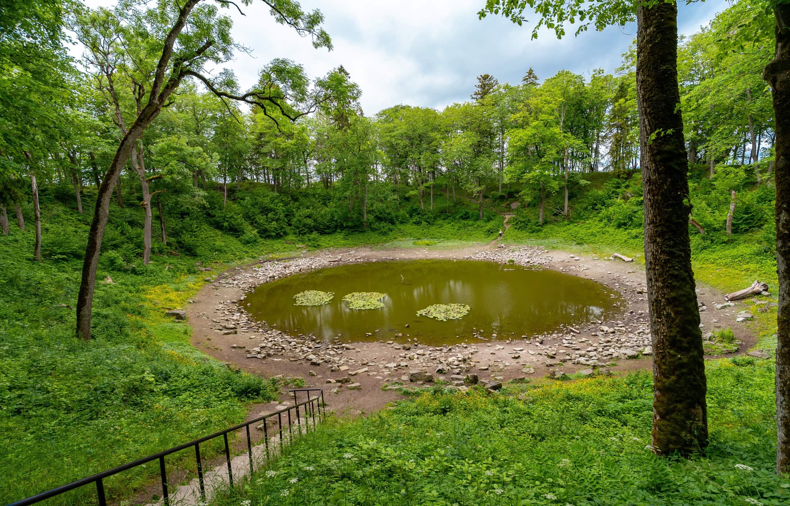 Kaali-Krater in Estland nach einem Meteoriten-Einschlag