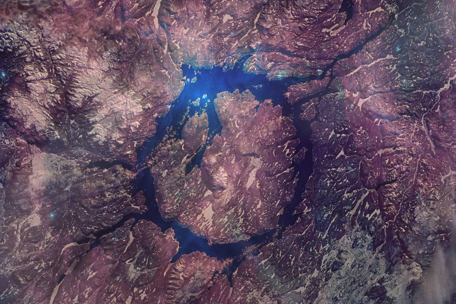 der Manicougan Impact Crater von oben