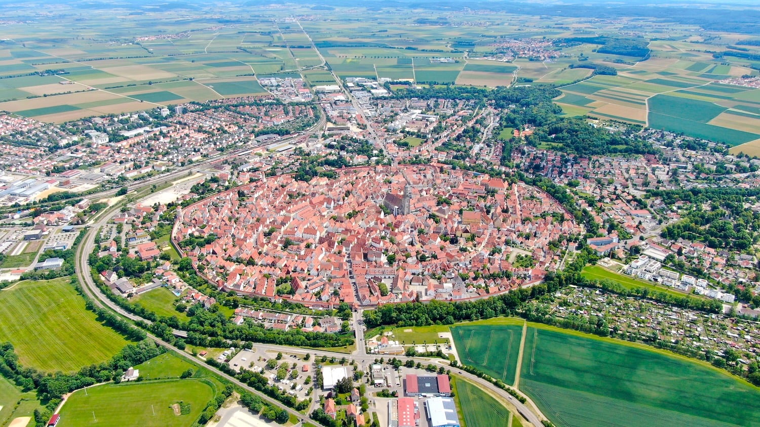 Die Nördlinger Ries Altstadt nach einem Meteoriten-Einschlag