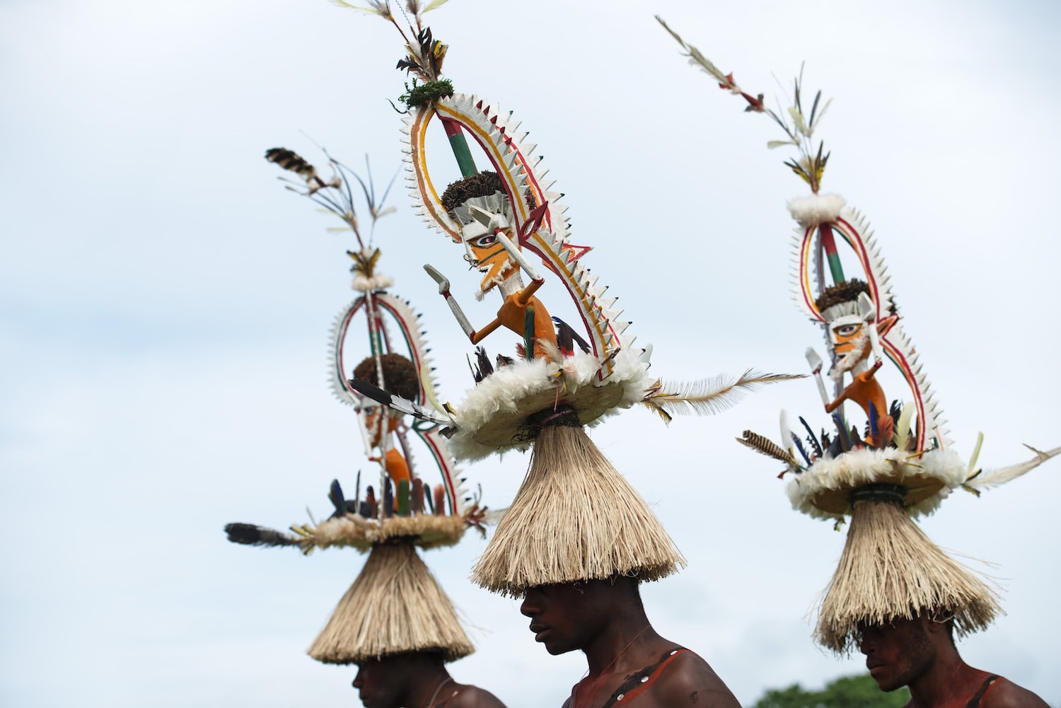 Details von der Kopfbedeckung beim Maskenfest in Kokopo in Papua-Neuguinea