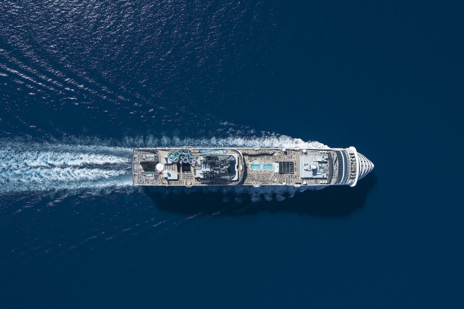 333 Meter lang, 47 Meter breit: Die MSC World Europa gehört zu den größten Kreuzfahrtschiffen der Welt. Der MSC Yacht Club liegt ganz vorn im Bug.