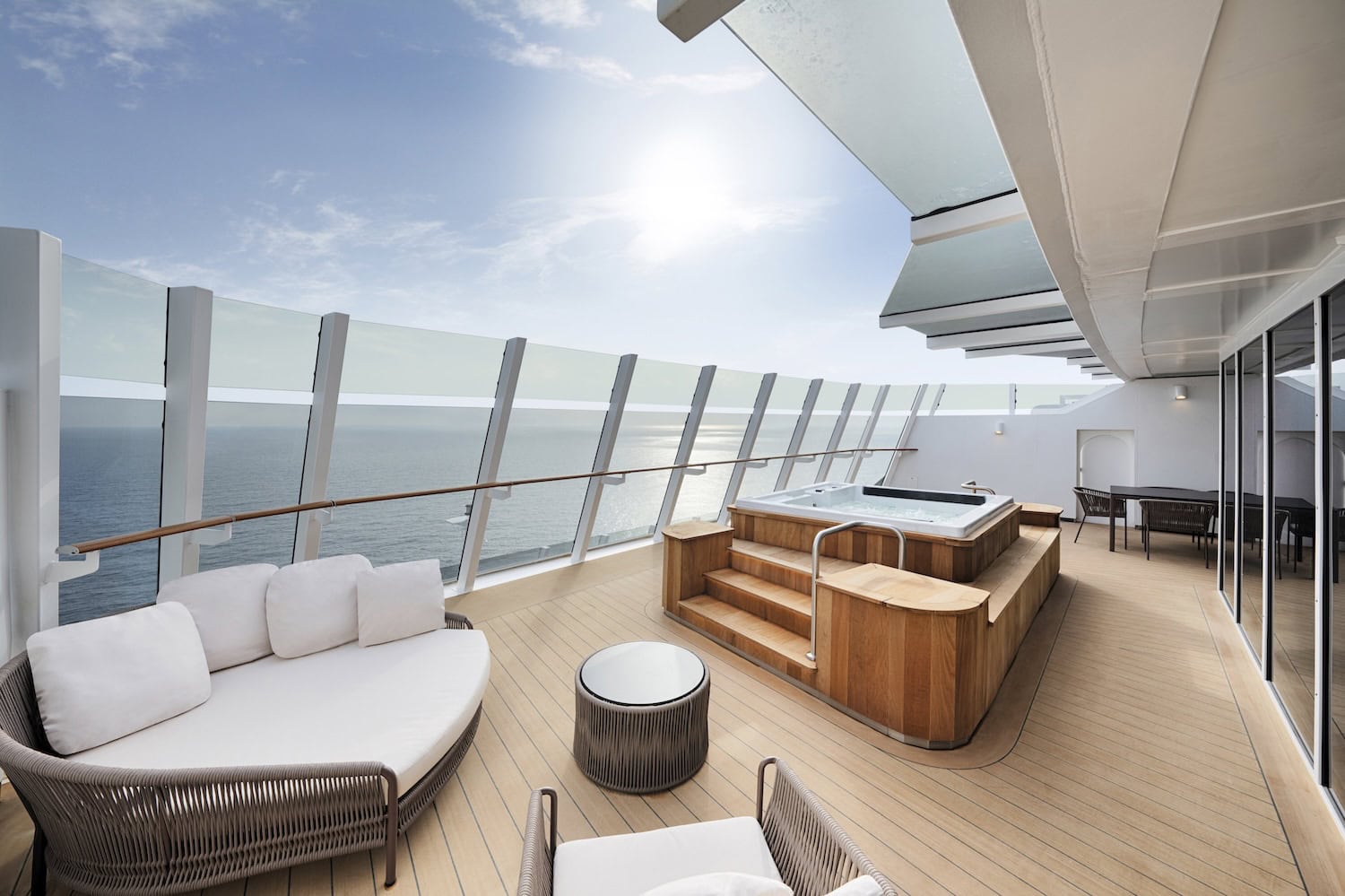 Die beiden Owner's Suiten auf der MSC World Europa bieten bis zu 152 Quadratmeter Wohnfläche samt Whirlpool auf dem privaten Balkon.