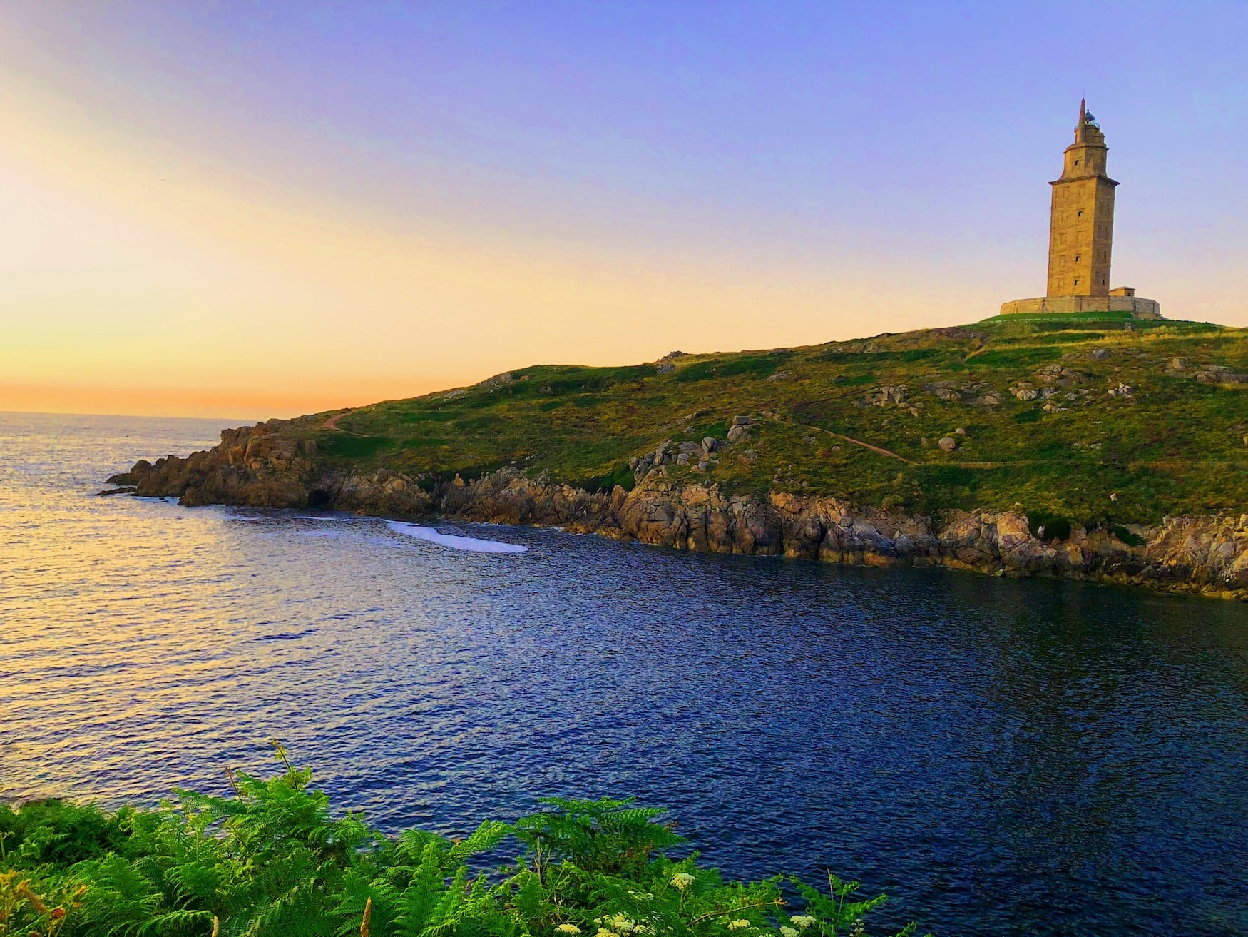 Sonnenfinsternis 2026 in Nordspanien: Sonnenuntergang an der Küste von A Coruña
