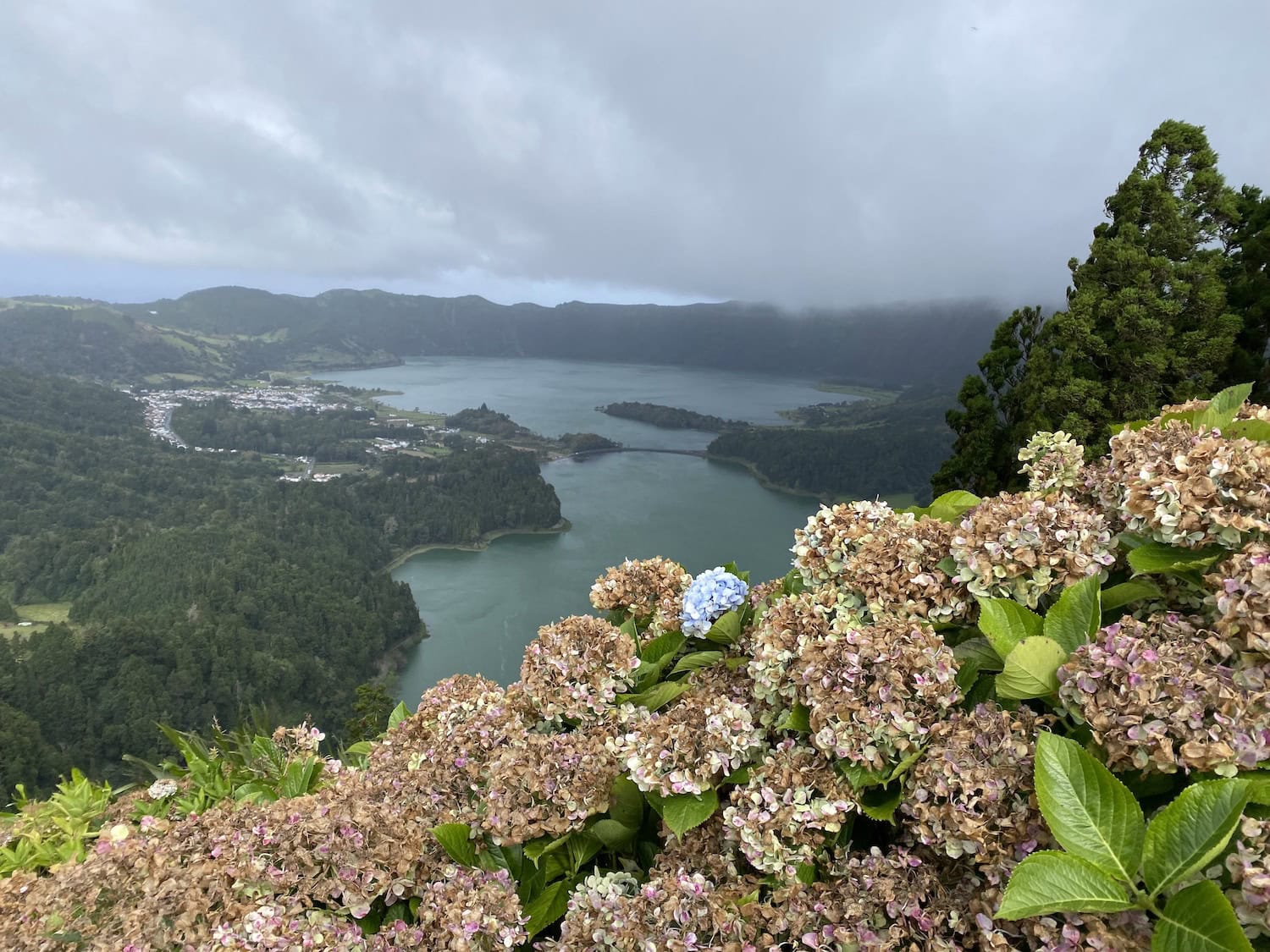 Blick auf die Sete Cidades Vulkanseen auf den Azoren