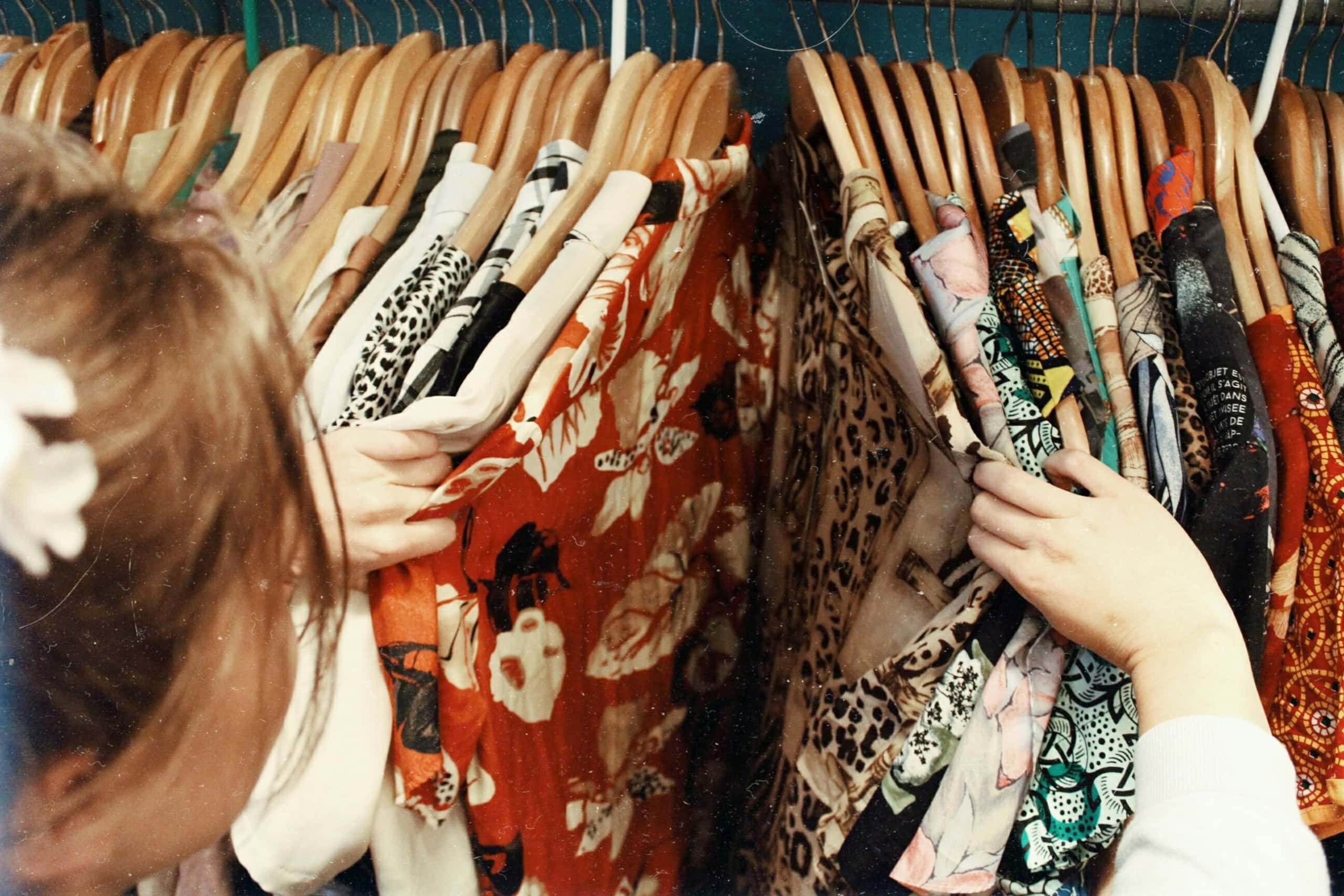 Kleider im Vintagestore in Antwerpen