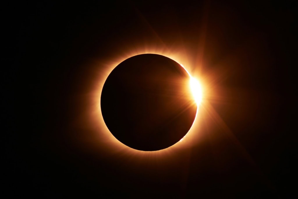 Totale Sonnenfinsternis 2026 über der Küste Nordspaniens