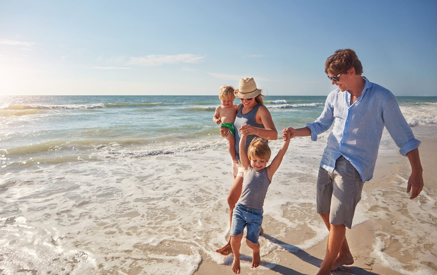 Zeeland mit Kindern: Familie am Strand