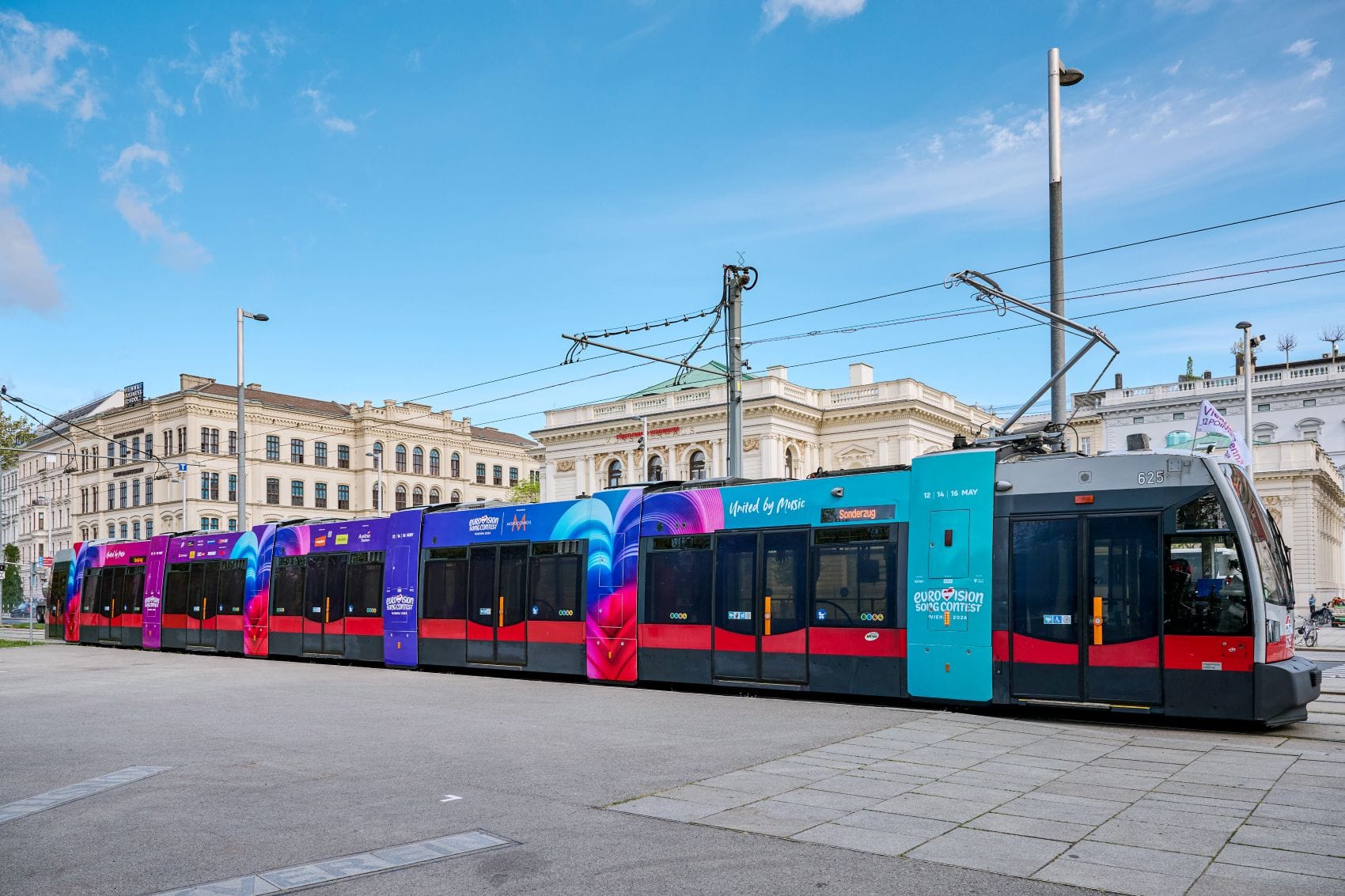Straßenbahnlinie in Wien mit ESC-Branding 