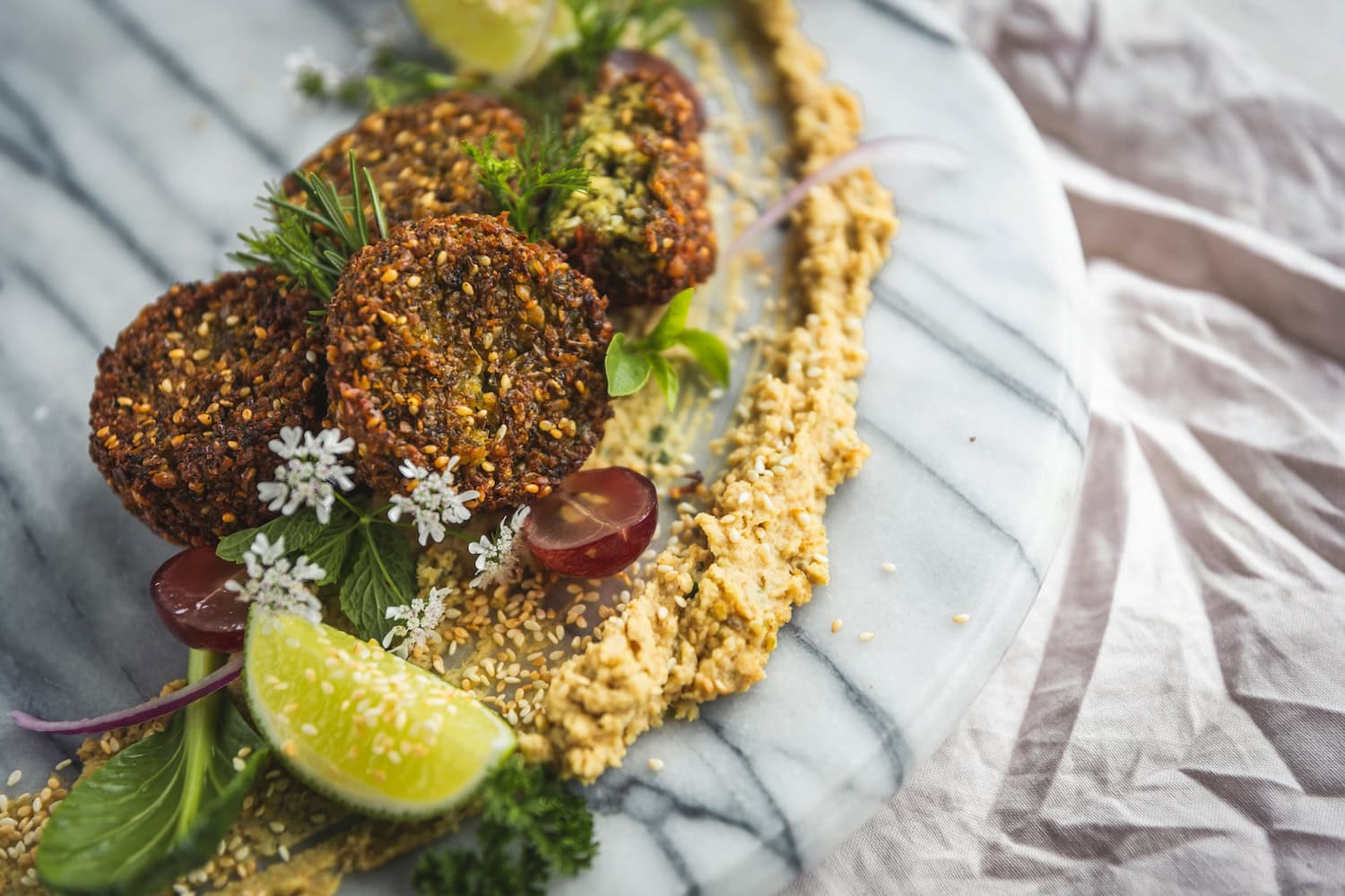 Falafel mit Humus und Zitrone in Beirut