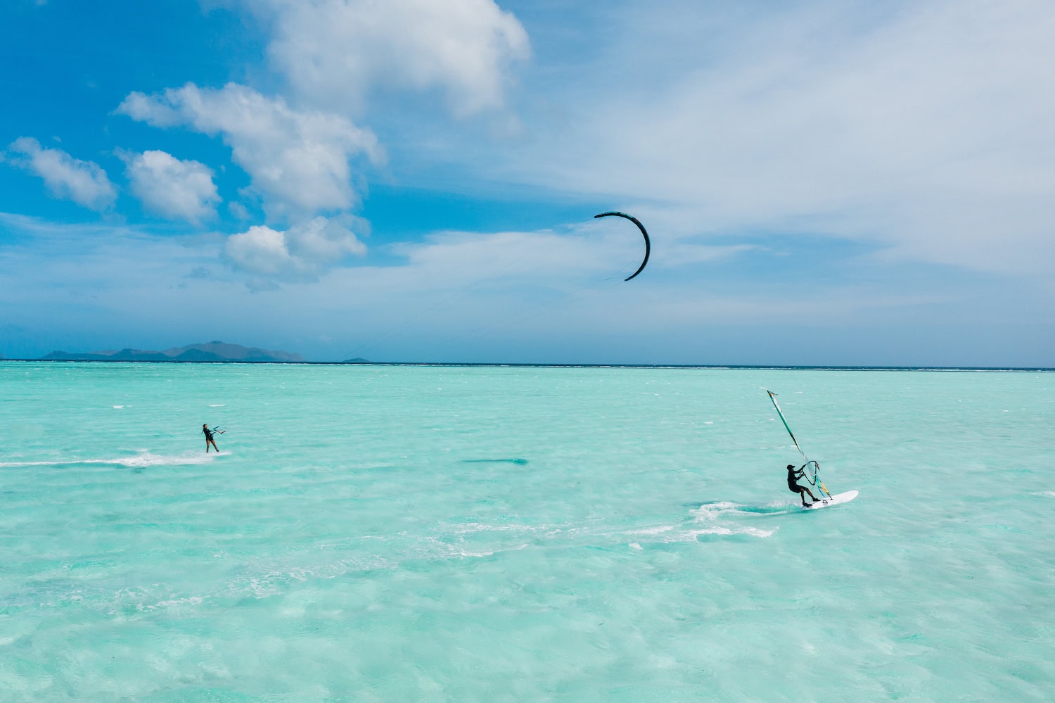 Kitesurfer in der Lagune von Amanpulo Philippinen