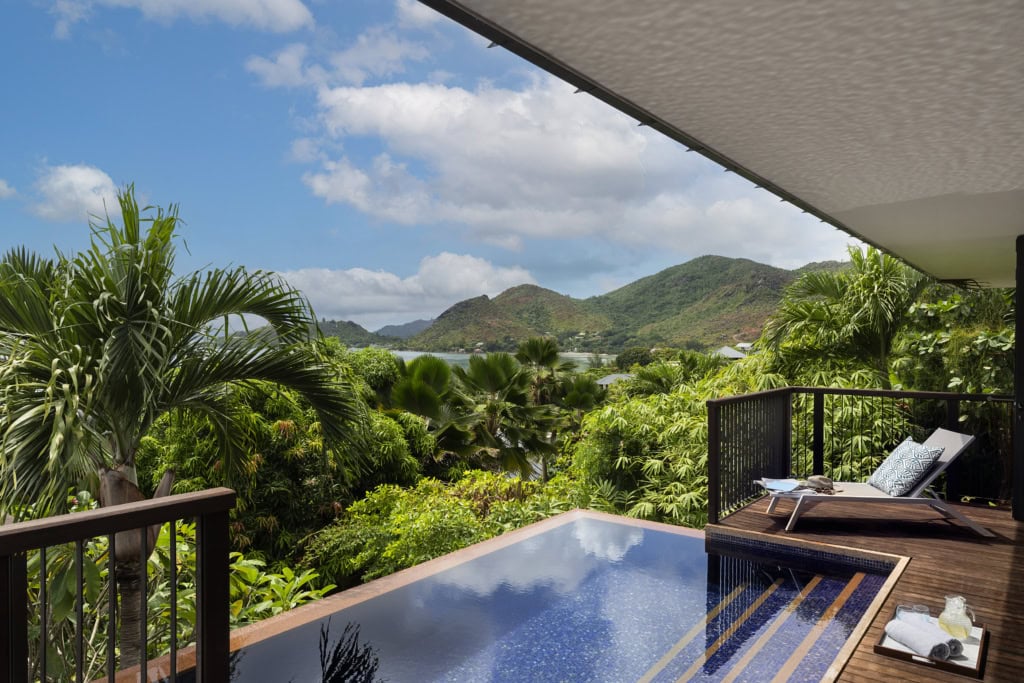 Eine Pool-Villa im Raffles Seychelles.
