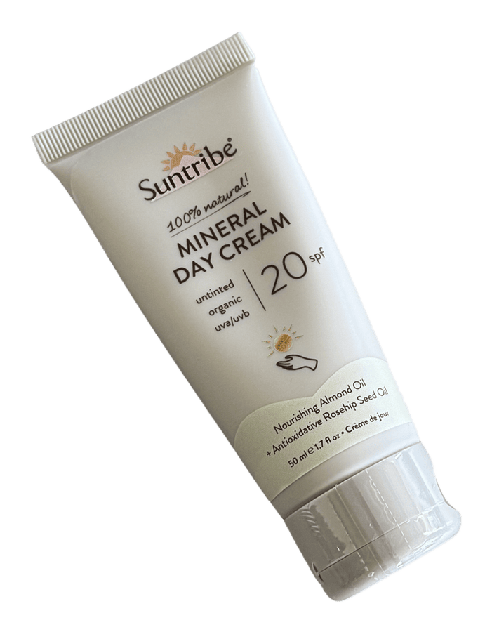 Weiße Tube Suntribe Mineral Day Cream LSF 20, freigestellt.