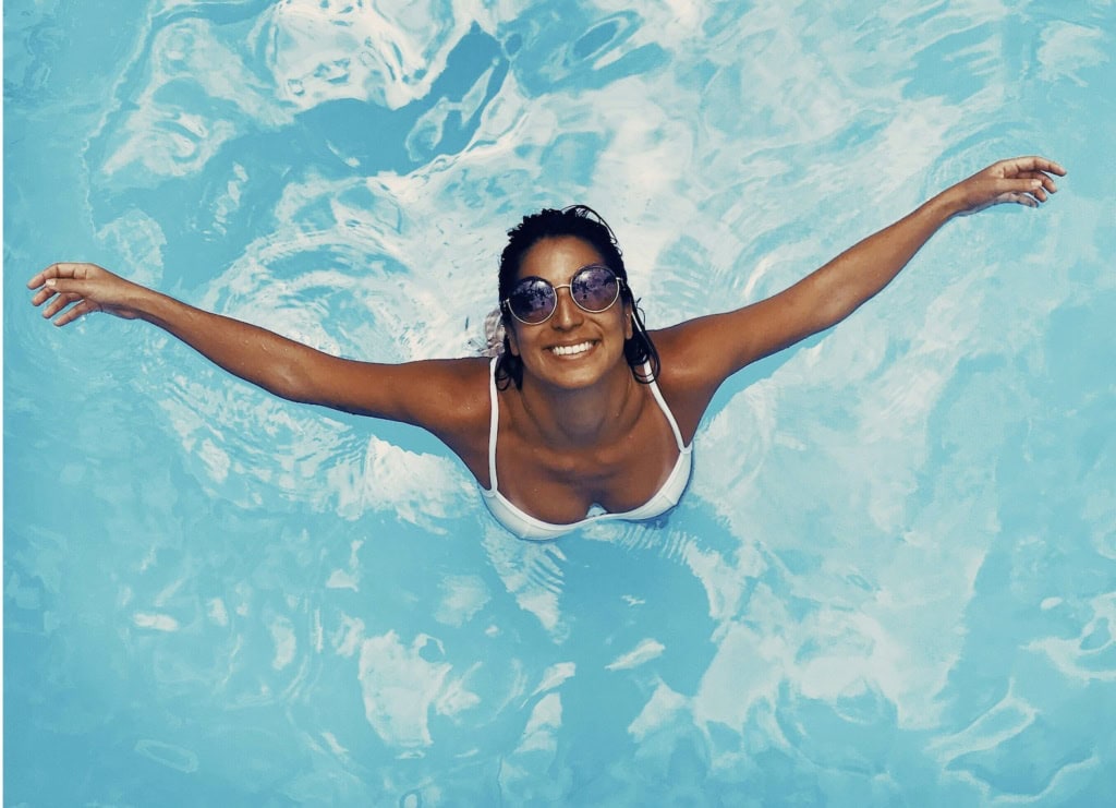 Frau im Pool vom Dolder Wellenbad