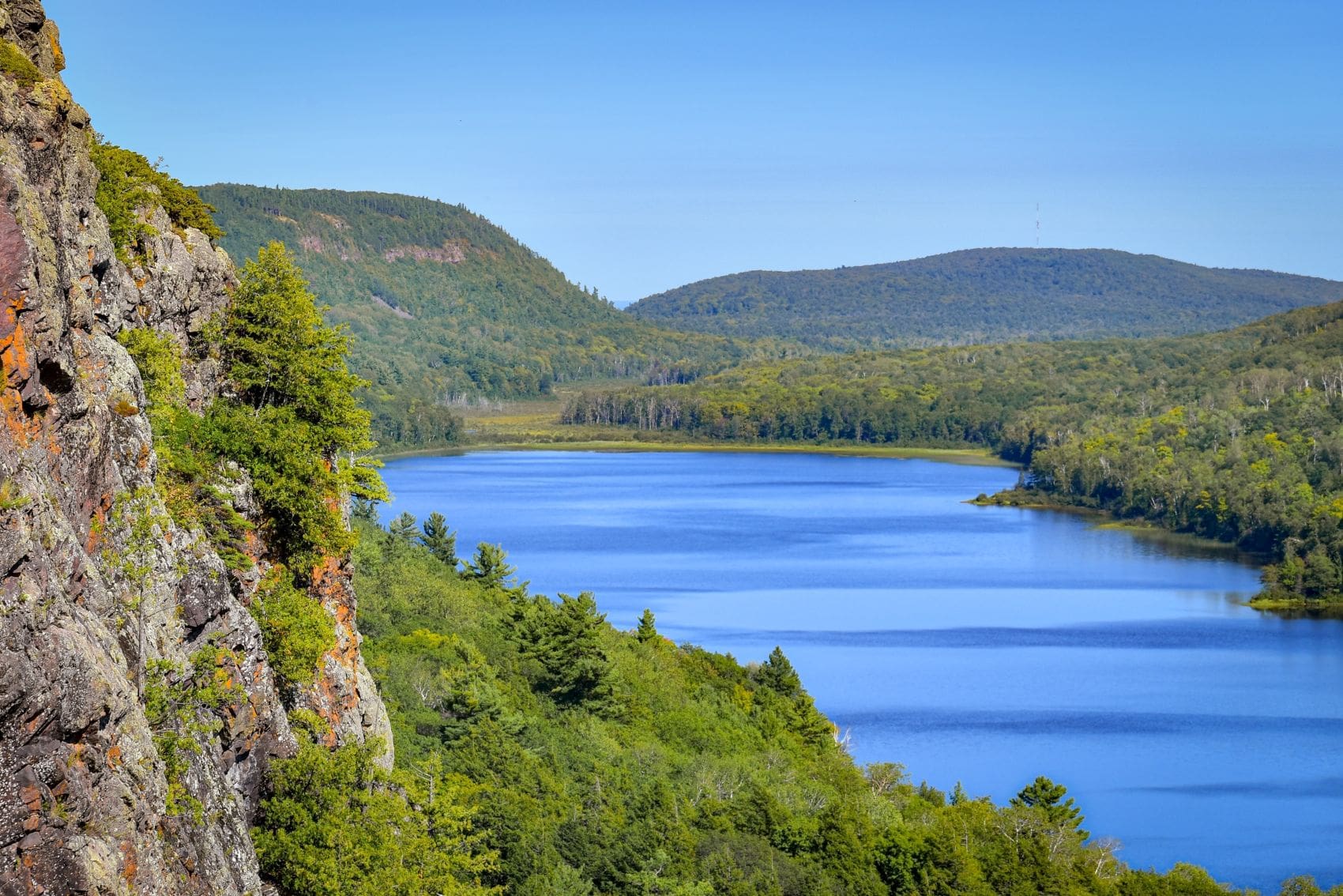 Blick auf den Lake of the Clouds im Porcupine Mountains Wilderness State Park auf Michigans Upper Peninsula