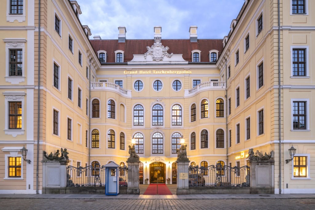 Das Palais von außen.